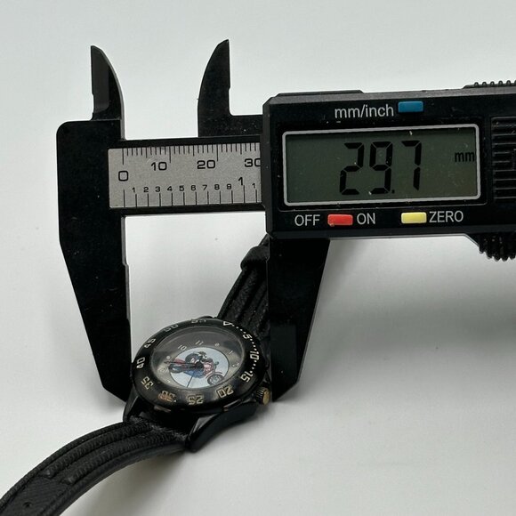 Wile E. Coyote Fossil Watch Men Black Round Dial 29MM Leather Band New Battery - Picture 13 of 15